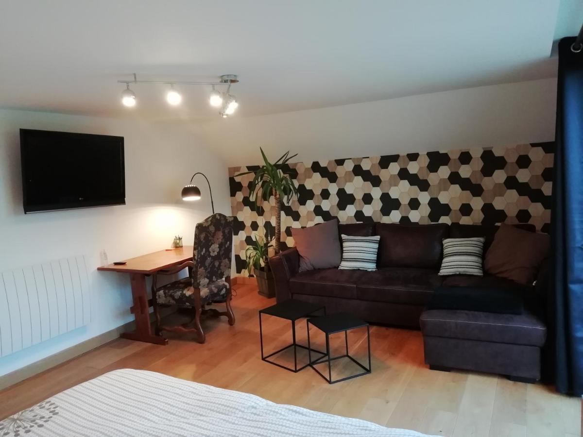 Etage A La Ferme Avec Piscine Interieure Privative, Selon Date Bassee Экстерьер фото